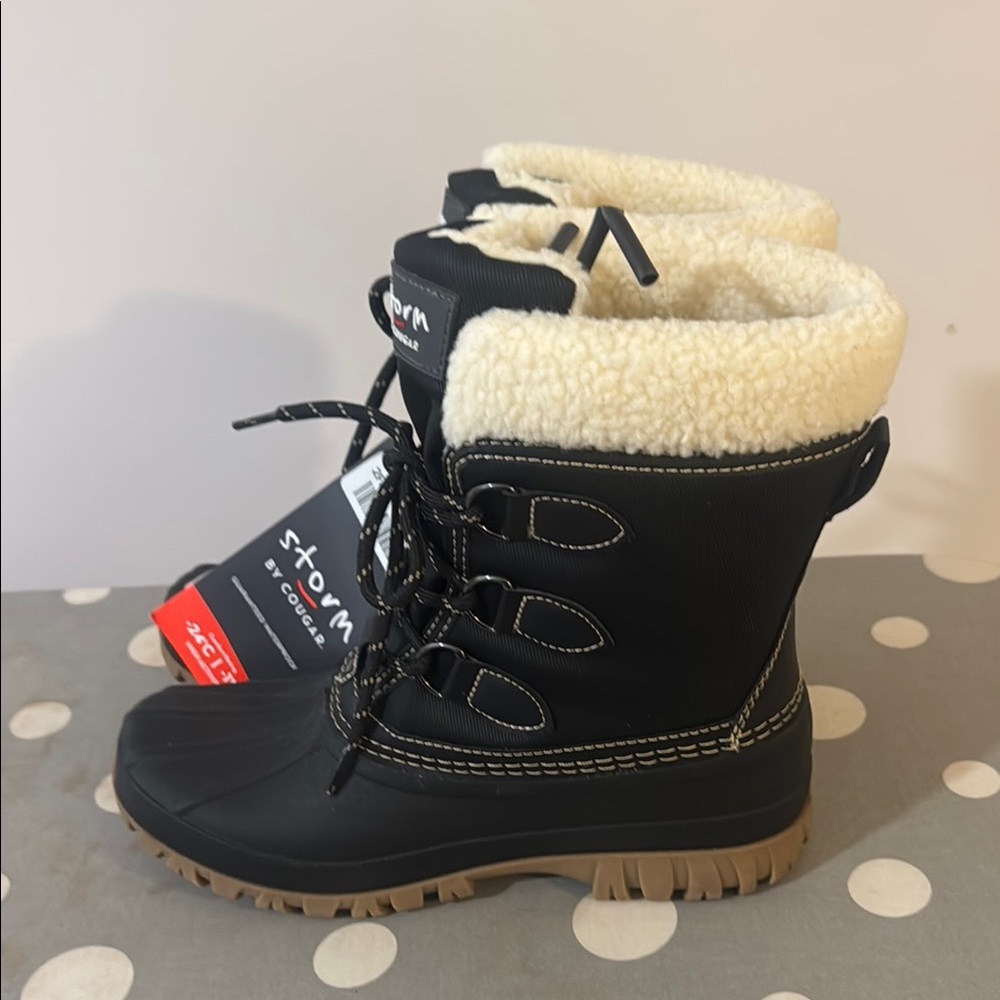 Cougar Black Winter Boots with Cream Lining - Picture 2 of 4